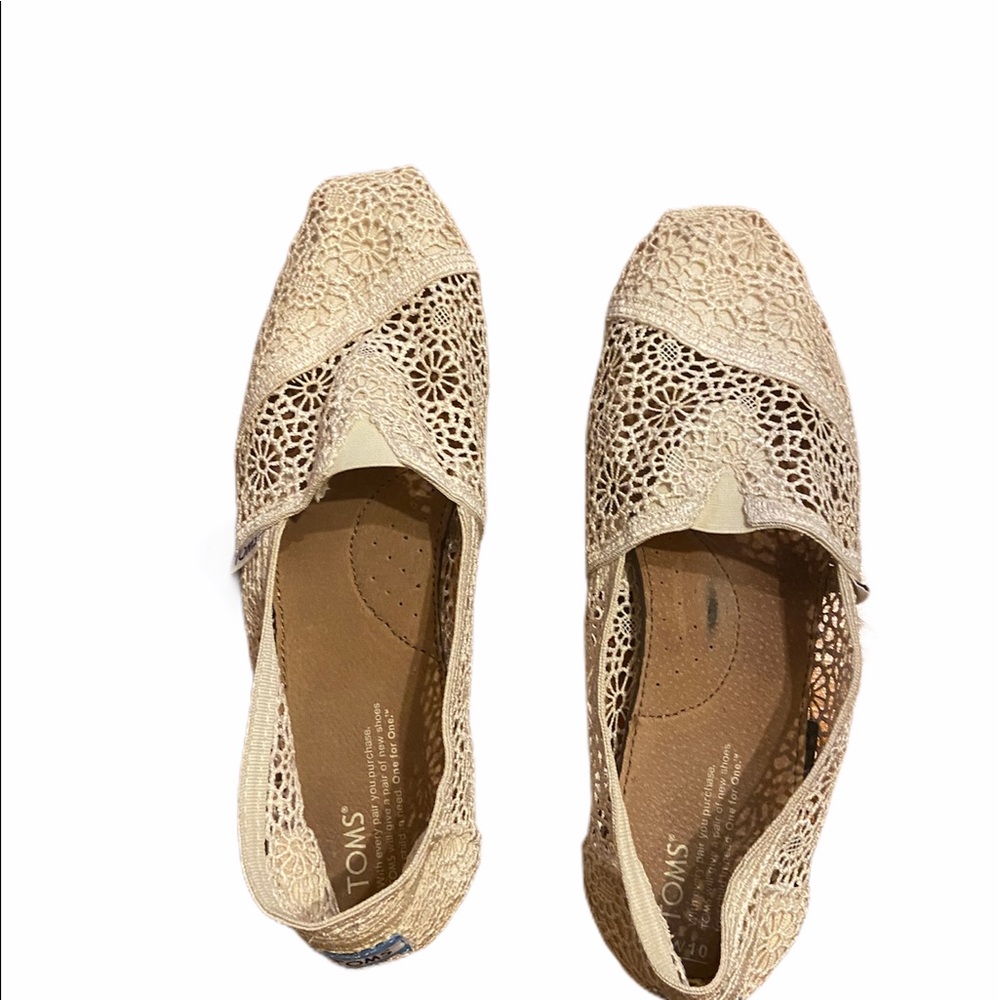 Toms Shoes. Cream Off-White Lace Toms Flats.